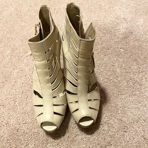 Stuart Weitzman Nude Heels